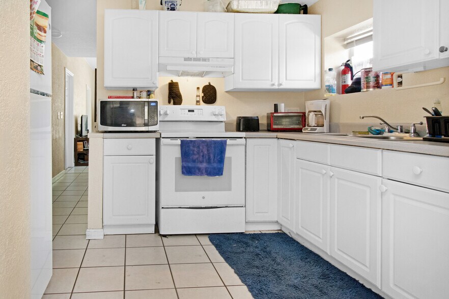 More Photos Of 3570 N Old Dixie Hwy, Delray Beach Apartments For Sale