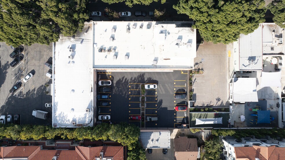 More Photos Of 690 E Green St, Pasadena Office For Lease