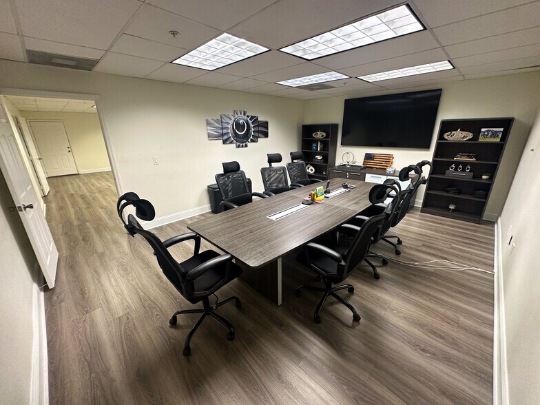 More Photos Of 14525 NW 60th Ave, Miami Lakes Warehouse For Lease