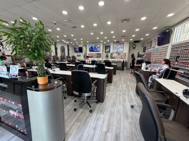 More Photos Of 601 SW 57th Ave, Miami Storefront Retail Office For Sale