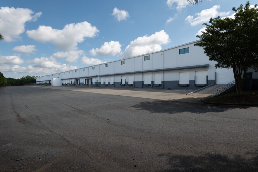 More Photos Of 460 Horizon Dr, Suwanee Warehouse For Lease