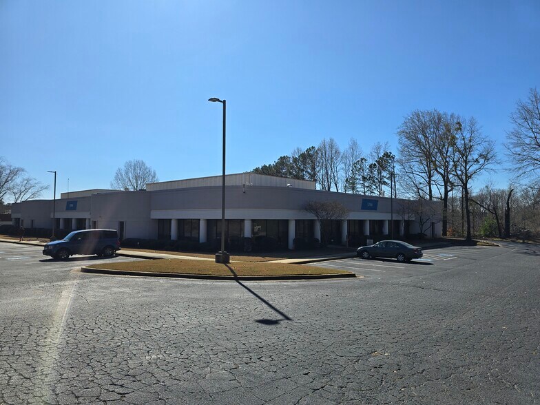 More Photos Of 5700 Highlands Pky SE, Smyrna Light Distribution For Lease