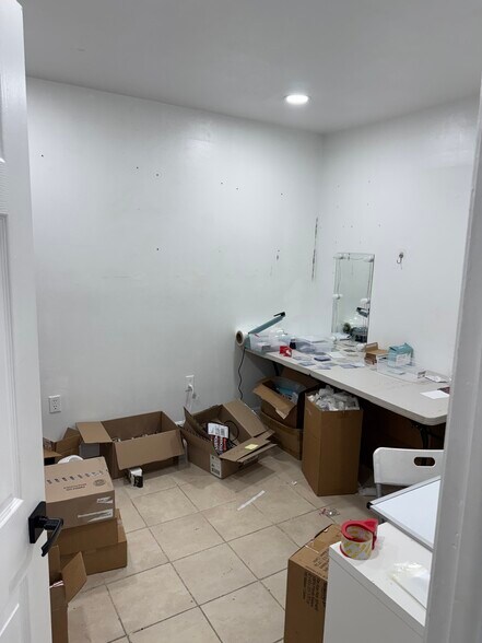 More Photos Of 9834-9850 Sandalfoot Blvd, Boca Raton General Retail For Sale