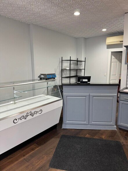More Photos Of 335 River St, Manistee Storefront For Sale