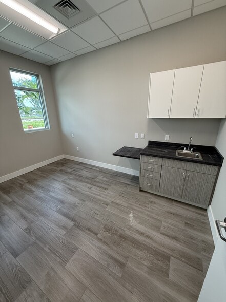 More Photos Of 101 NW 12th St, Pompano Beach Medical For Lease