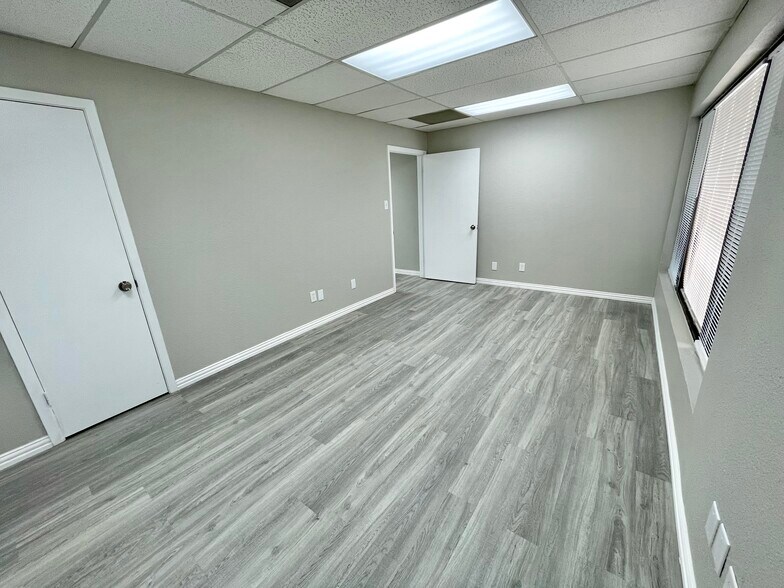 More Photos Of 813 Brown Trl, Bedford Office For Lease
