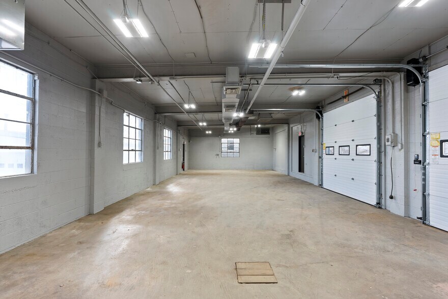 More Photos Of 5 Webb St, Windsor Locks Manufacturing For Lease