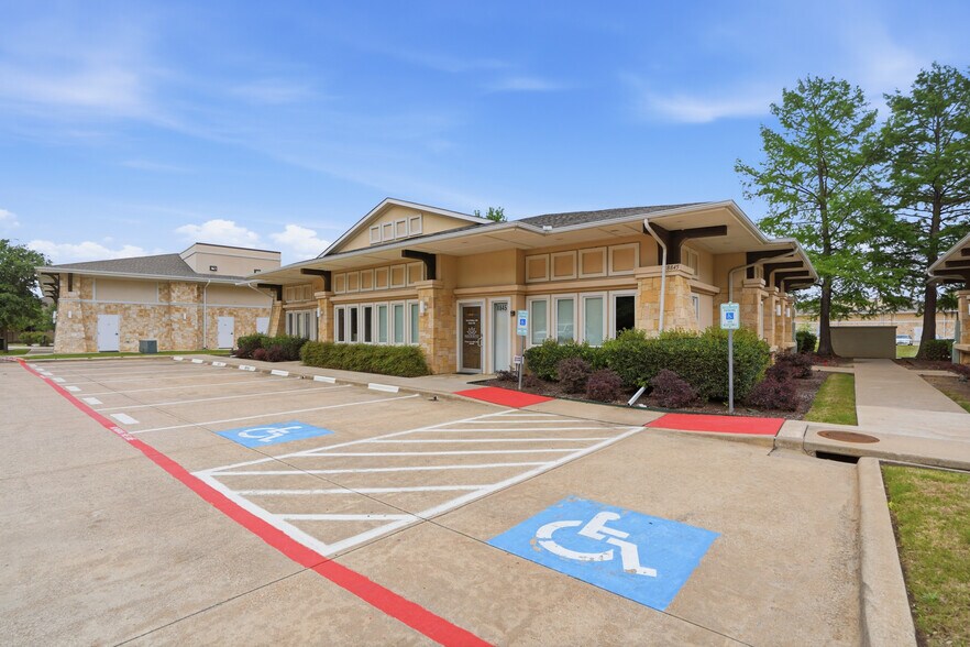 More Photos Of 8845 Davis Blvd, Keller Medical For Sale