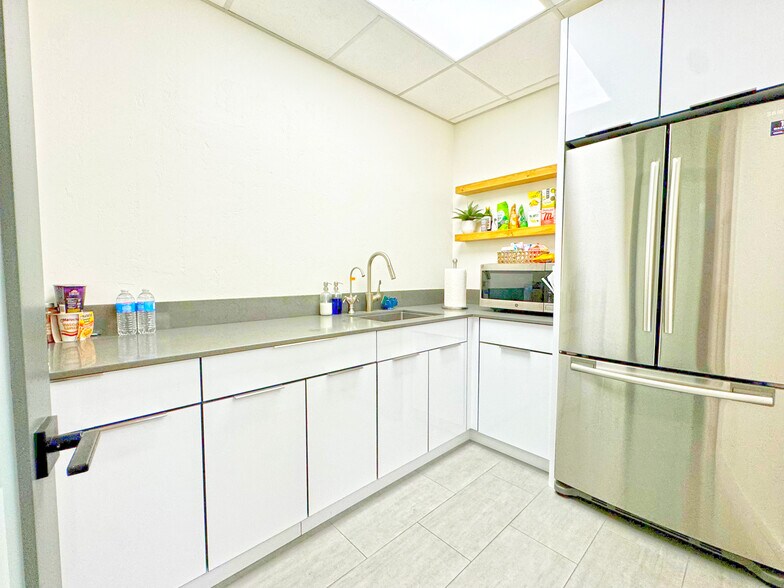 More Photos Of 1525 State St, Santa Barbara Serviced Offices For Sale