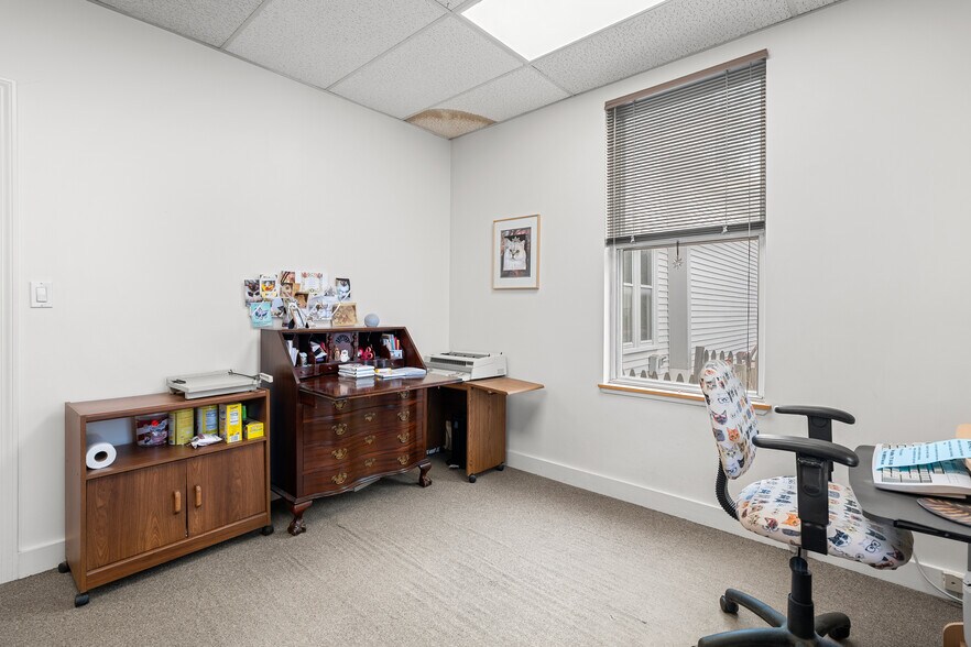 More Photos Of 1074 Massachusetts Ave, Arlington Office For Sale