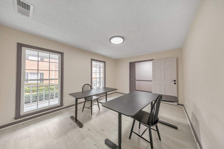 More Photos Of 2440 Sandy Plains Rd, Marietta Office For Sale