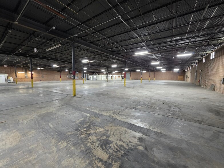 More Photos Of 915 Curtis St, Monroe Distribution For Lease