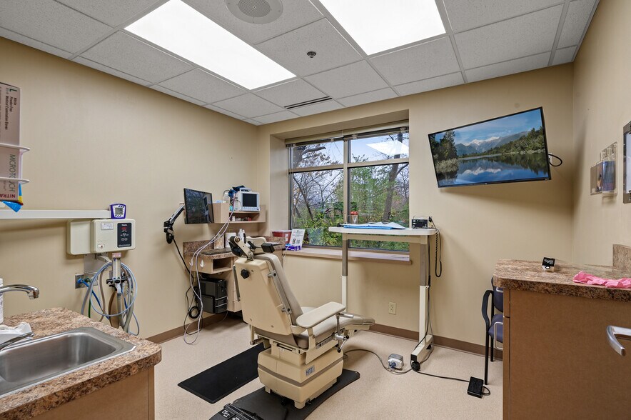 More Photos Of 13875 Hwy 13 Frontage Rd S, Savage Office For Lease