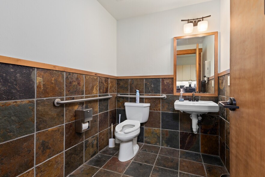 More Photos Of 442 Lincoln Ave, Steamboat Springs Flex For Sale