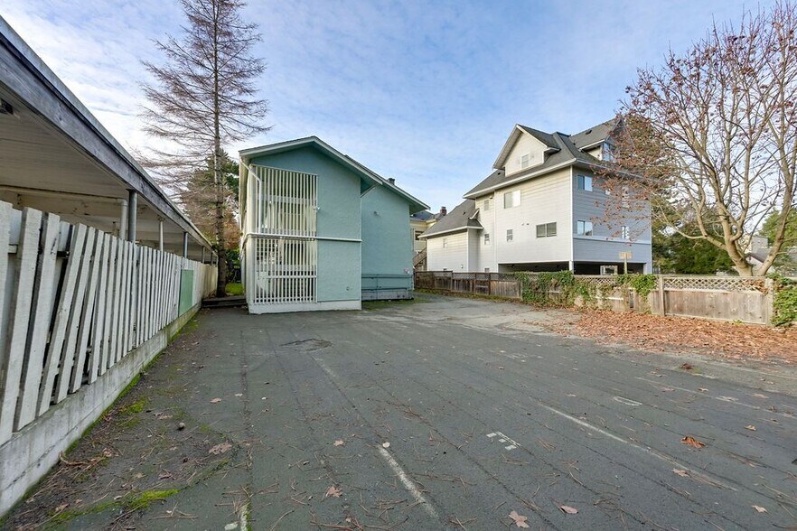 More Photos Of 1321 Fernwood Rd, Victoria Apartments For Sale