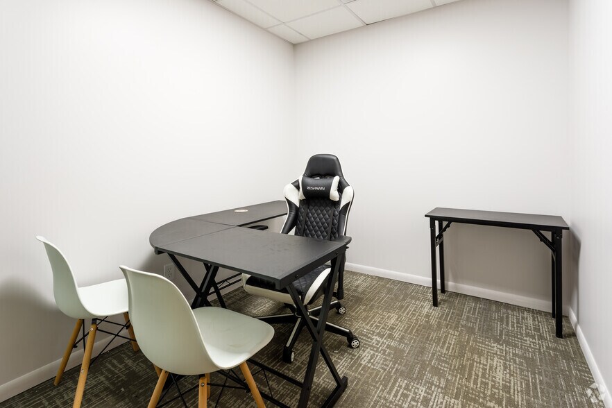 More Photos Of 2722 E Michigan Ave, Lansing Loft Creative Space For Lease