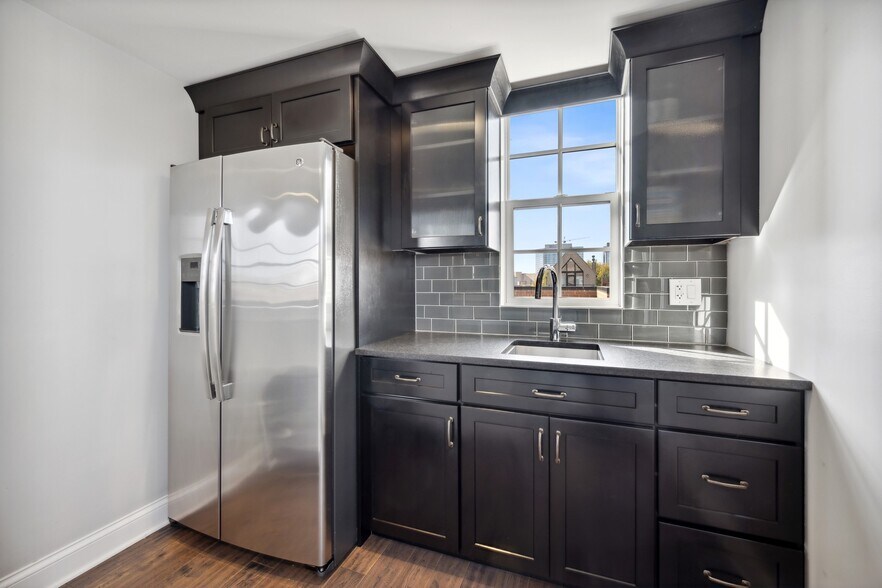 More Photos Of 1428 N Cleveland Ave, Chicago Hospitality For Sale