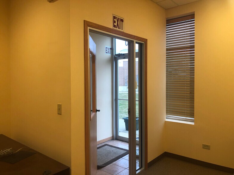 More Photos Of 2752 Forgue Dr, Naperville Office For Sale