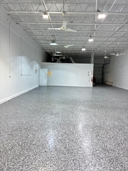 More Photos Of 4073 NE 5th Ter, Oakland Park Warehouse For Lease