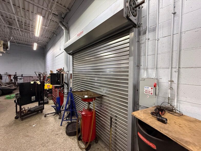 More Photos Of 4635 Northfield Rd, Cleveland Freestanding For Lease