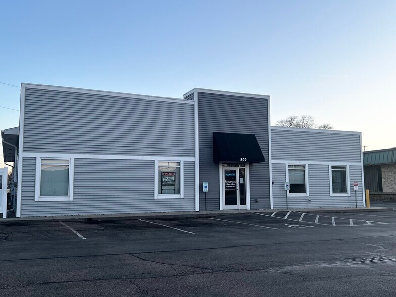 More Photos Of 809 Park Ave, Beaver Dam Office For Sale
