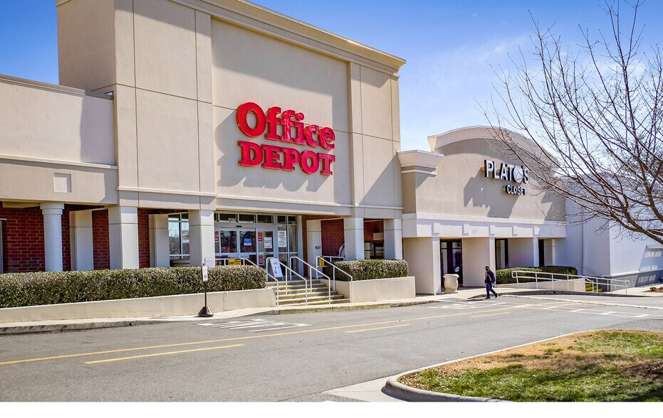 More Photos Of 9905-10101 E Independence Blvd, Matthews Unknown For Lease