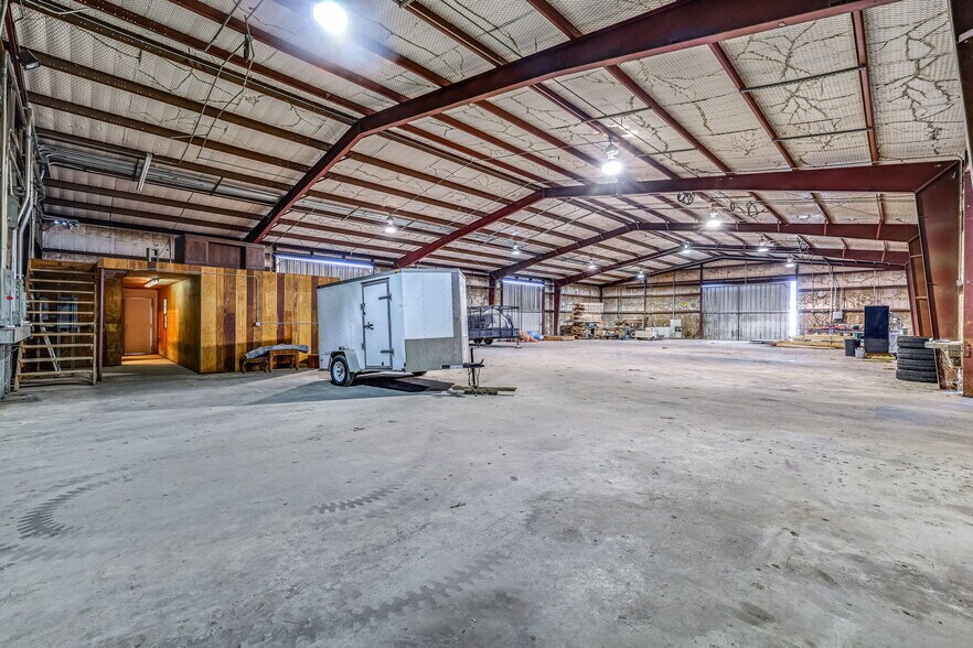 More Photos Of 2684 W US Highway 290, Fredericksburg Warehouse For Sale