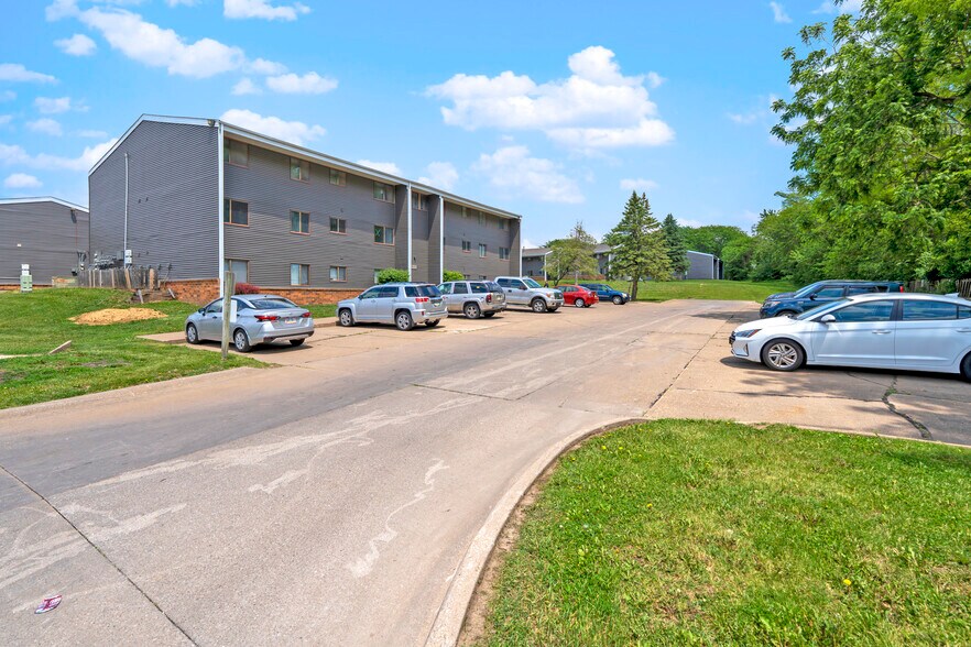 More Photos Of 7118 Hillandale Rd, Davenport Apartments For Sale