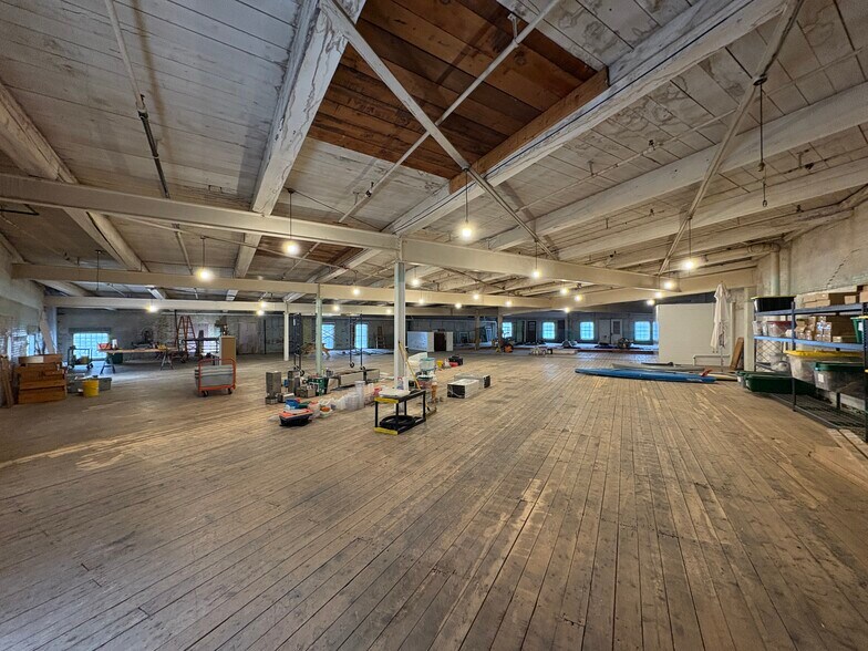 More Photos Of 81 Elm St, Biddeford Freestanding For Lease