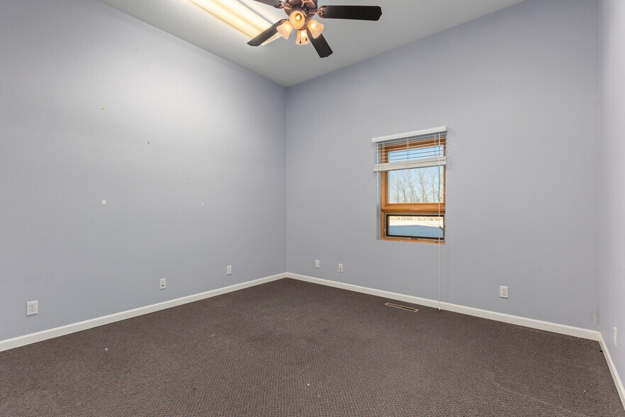 More Photos Of 20586 Old Route 66 Hwy, Staunton Office For Sale