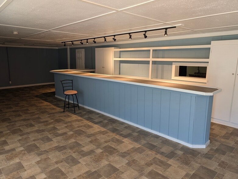 More Photos Of 1456 Trojan Rd, Cross Storefront Retail Office For Lease