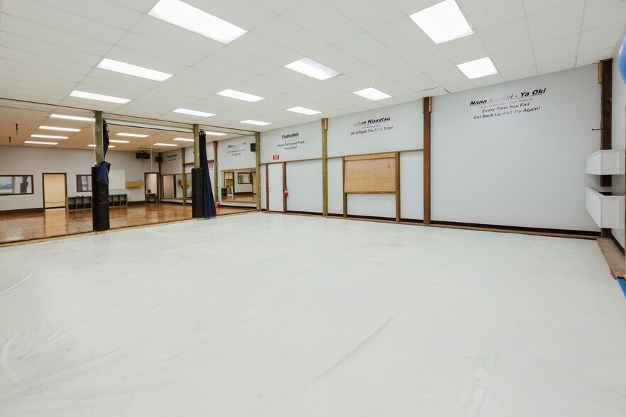 More Photos Of 4560 SE Mile Hill Dr, Port Orchard Freestanding For Lease