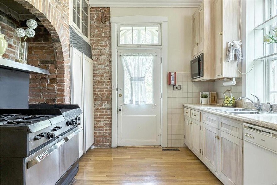 More Photos Of 11475 Lilac Ave, Saint Louis Specialty For Sale