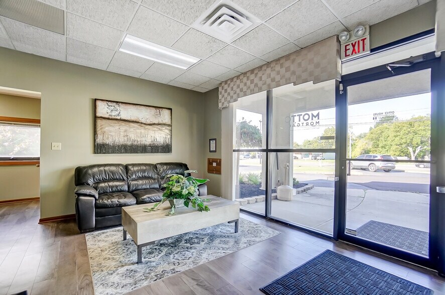 More Photos Of 8900 N Dixie Dr, Dayton Medical For Lease