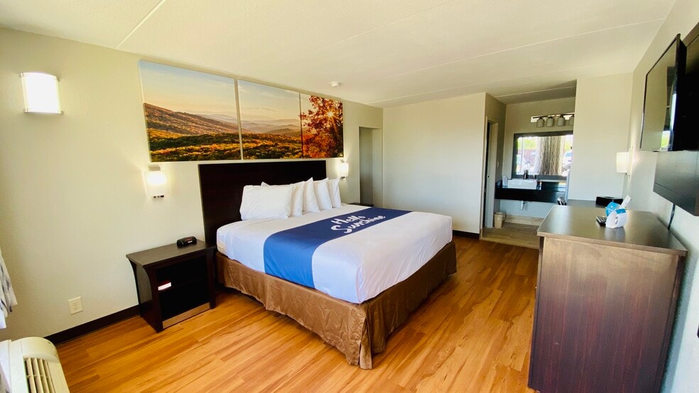 More Photos Of 484 Moody Dr, Maysville Hotel For Sale