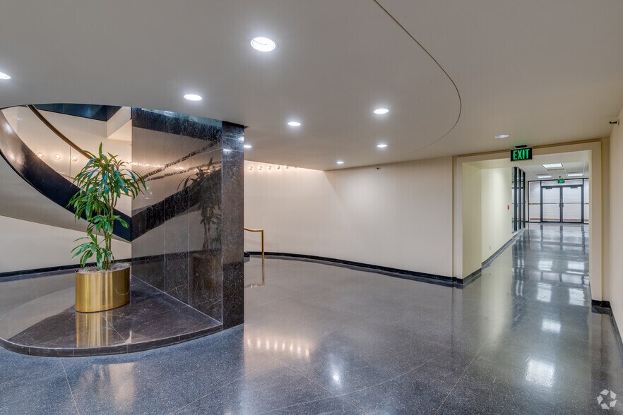 More Photos Of 321 S Boston Ave, Tulsa Office For Lease