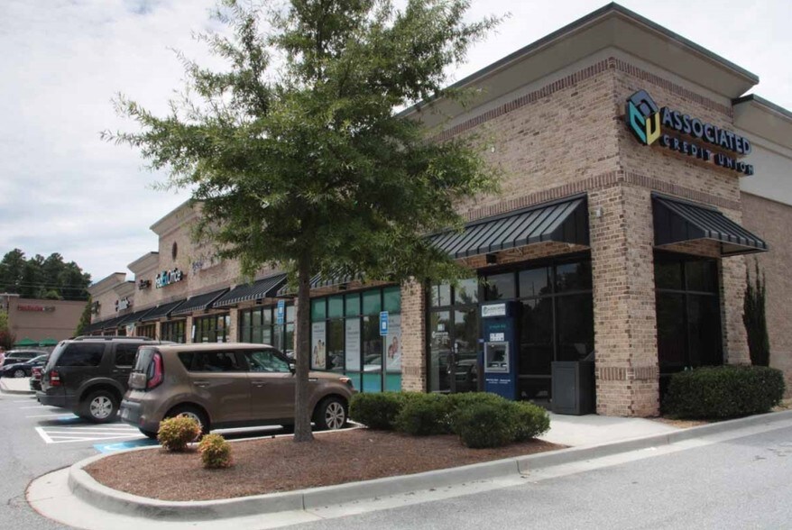 More Photos Of 4895 Peachtree Industrial Blvd, Berkeley Lake Storefront For Lease