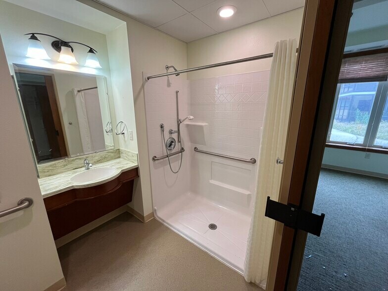 More Photos Of 25 Victory Noll Dr, Huntington Healthcare For Sale