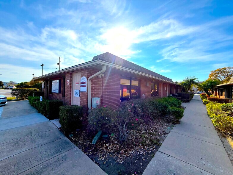 Primary Photo Of 13330 W Colonial Dr, Winter Garden Medical For Lease
