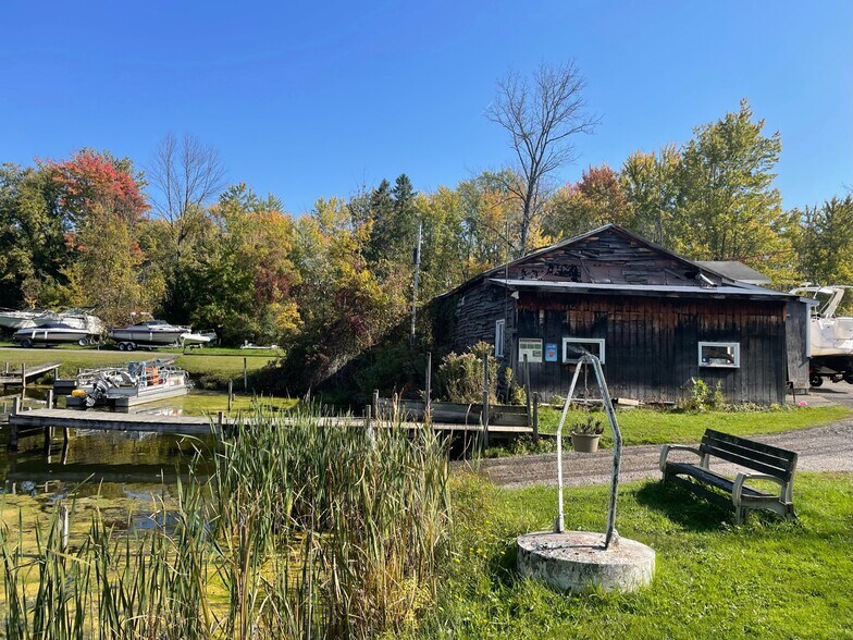 More Photos Of 9503 Hitchcock Point, Bridgeport Marina For Sale