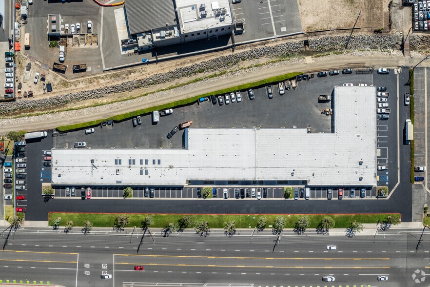 More Photos Of 350 E Orangethorpe Ave, Placentia Warehouse For Lease