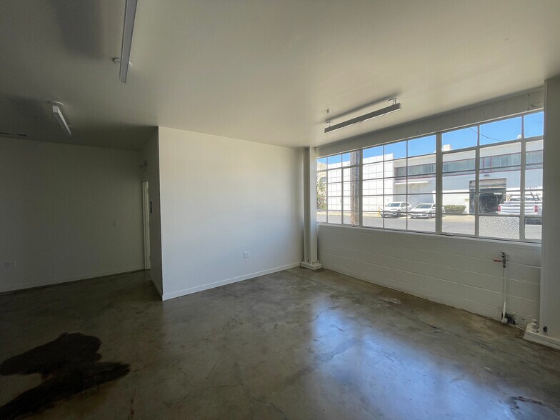 More Photos Of 1483 67th St, Emeryville Warehouse For Lease