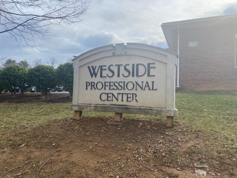 More Photos Of 172 Linden Dr, Winchester Office For Sale