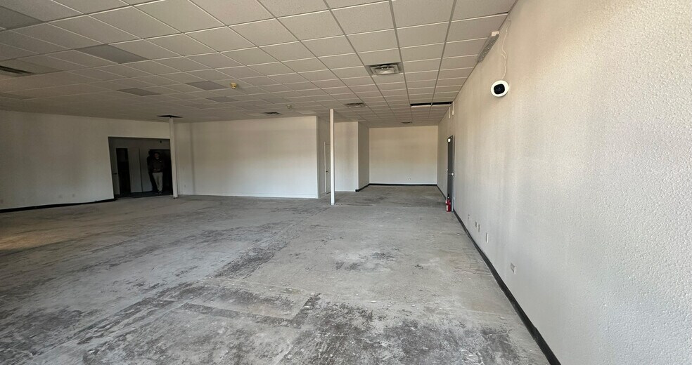 More Photos Of 10143 W Chatfield Ave, Littleton Storefront For Lease