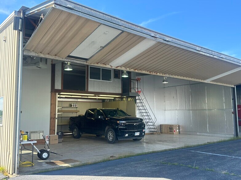 More Photos Of 10 Hangar Rd, Vineyard Haven Warehouse For Lease