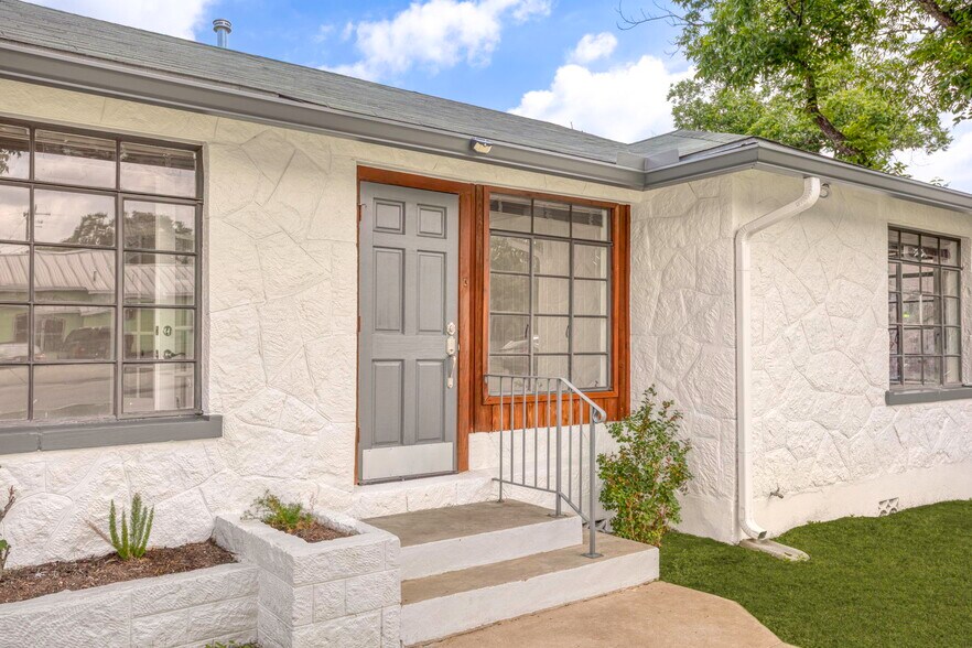 More Photos Of 5600 San Pedro Ave, San Antonio Office Residential For Sale