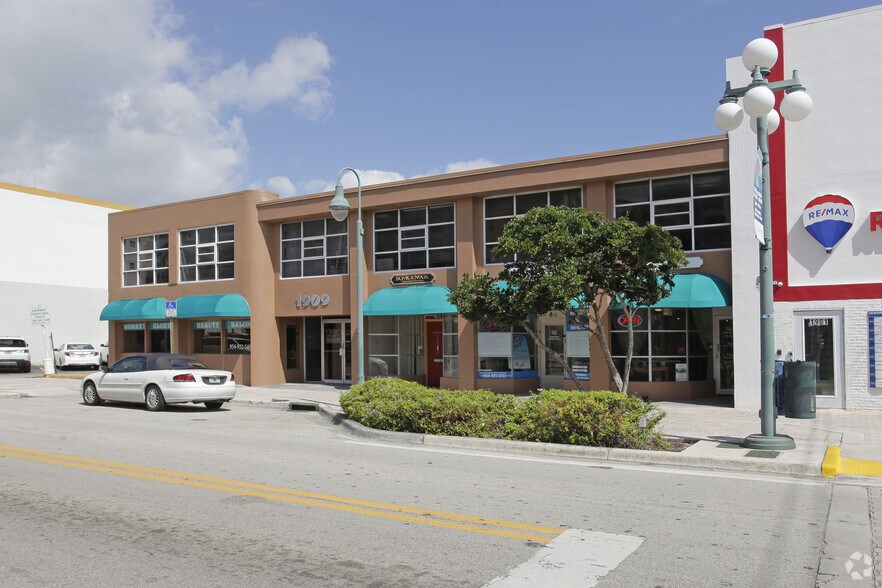 More Photos Of 1909 Harrison St, Hollywood Storefront Retail Office For Sale