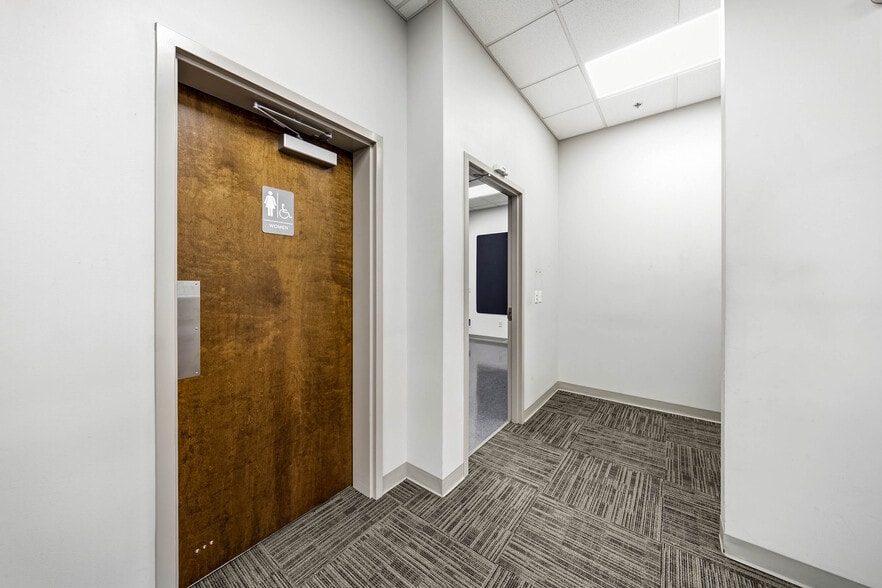 More Photos Of 4689 Industry Dr, Medford Distribution For Lease
