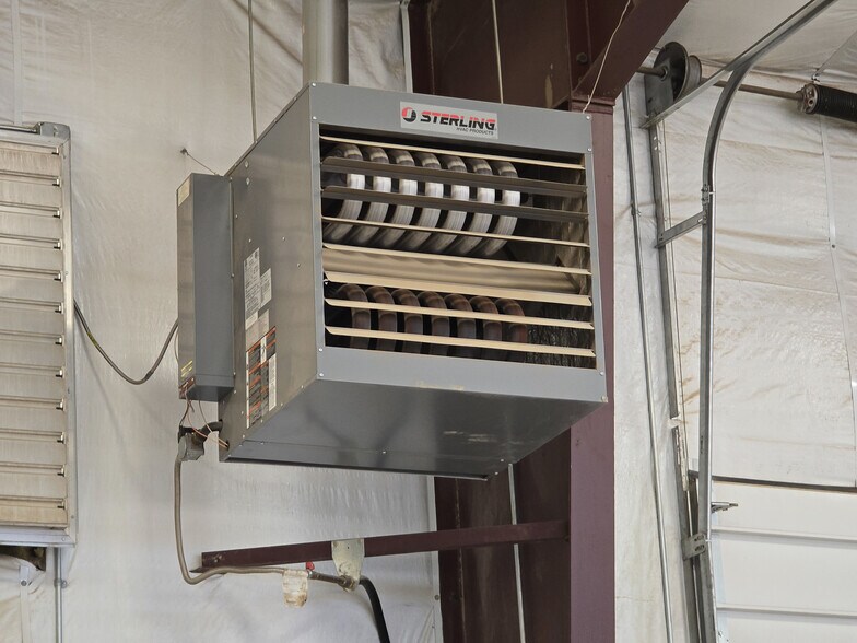 More Photos Of 5066 Owan Industrial Park Dr, Williston Warehouse For Lease