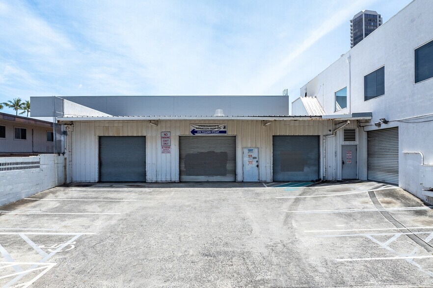 More Photos Of 1079-1085 S Beretania St, Honolulu Storefront Retail Office For Lease